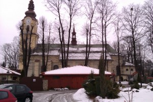 Śnieg na dachu kościoła pw. św. Macieja w Andrychowie