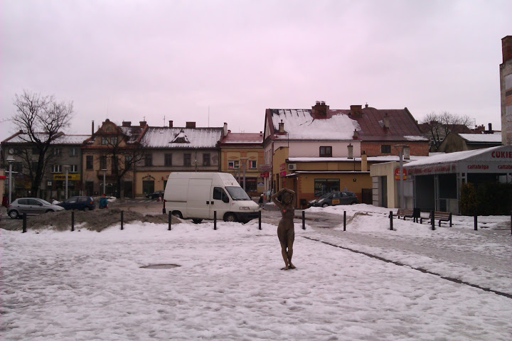 Śnieg na dachach przy ul. Krakowskiej w Andrychowie