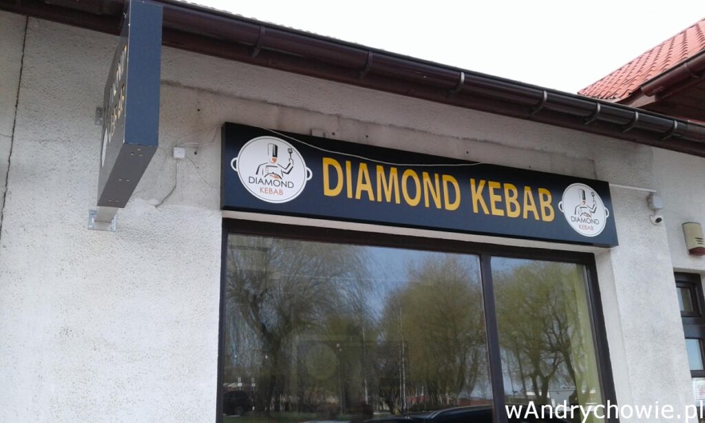 Diamond Kebab w Andrychowie na ul. Włókniarzy. Lokal gastronomiczny na osiedlu w Andrychowie, w pobliżu kościoła i Intermarche. Kebaby, tortille, wegetariańskie i dla dzieci. Na miejscu i na wynos.